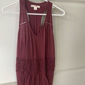 Maroon tank top with detail design